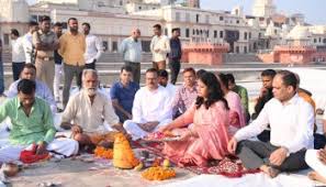 दीपोत्सव की सफलता के लिए राम की पैड़ी पर हुआ पूजन-अर्चन