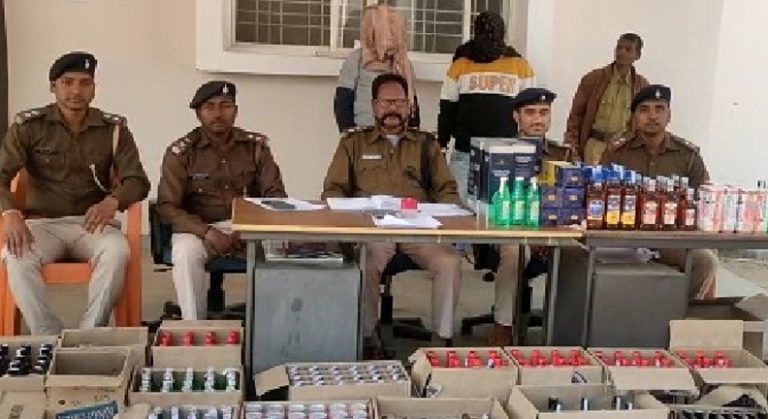 गुमला जिला पुलिस ने एक ट्रक से लाखों रुपए की अवैध शराब जब्त की  *कुल 172 पेटी अंग्रेजी शराब को बरामद