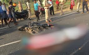 सड़क दुर्घटना में महिला-पुरुष की मौत