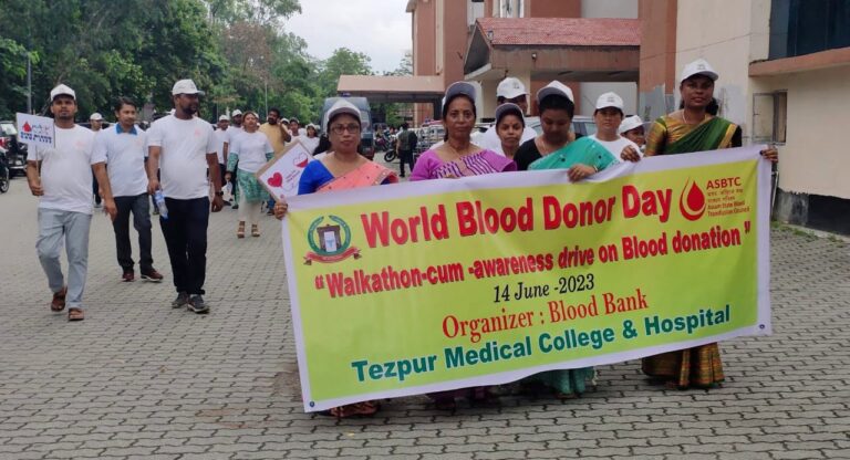 सैफई मेडिकल यूनिवर्सिटी में विश्व रक्तदाता दिवस पर रक्तदान अभियान रैली निकाल कर किया जागरूक